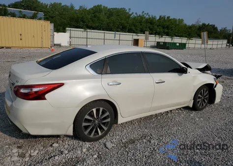 2017 Nissan Altima 2.5 z USA, uszkodzony, nr VIN 1N4AL3AP4HC470878